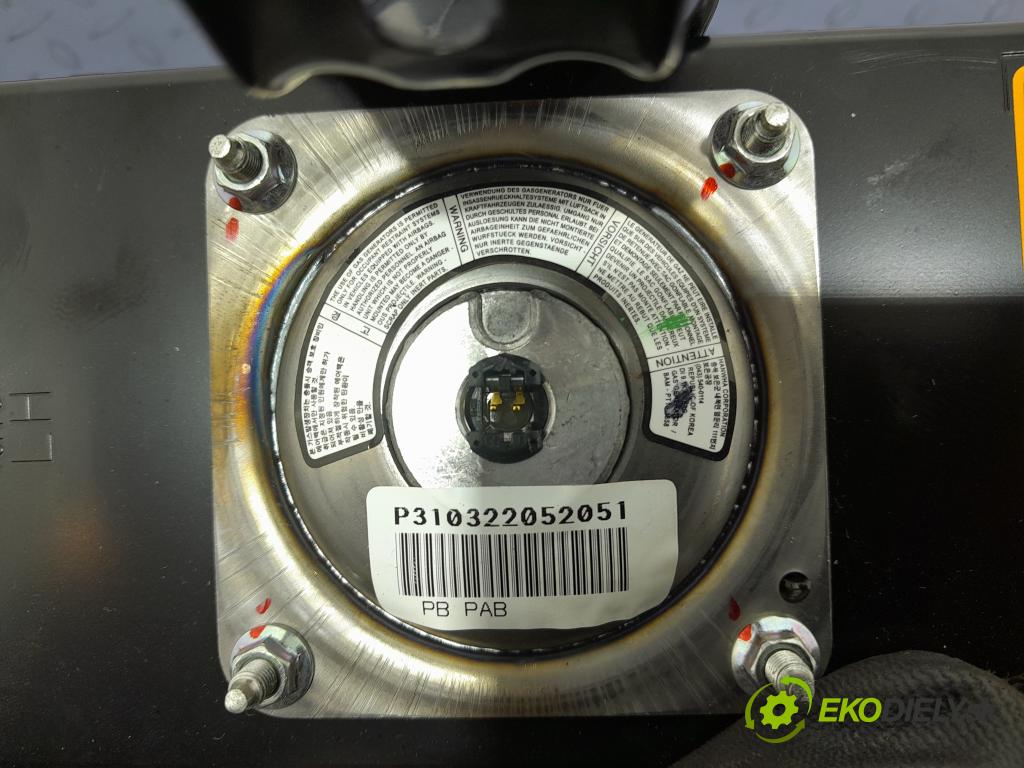 Hyundai I20 2011 kokpit,pristrojová doska 01