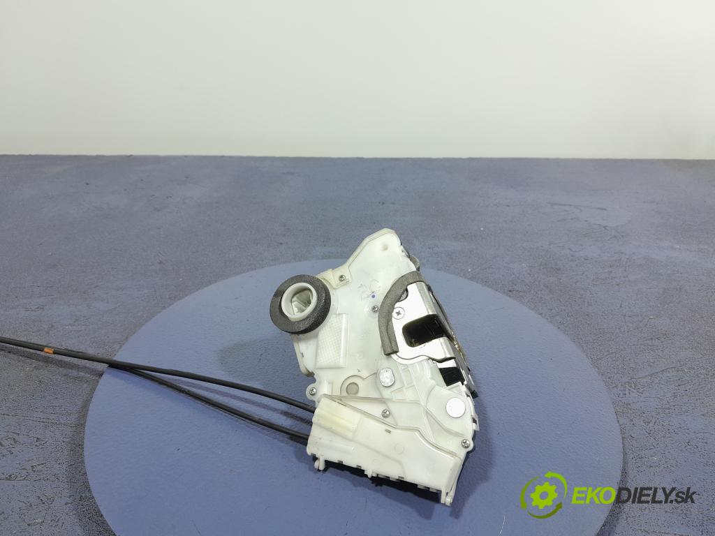 Toyota Yaris 2010 zámek dveře před v pravo: 01