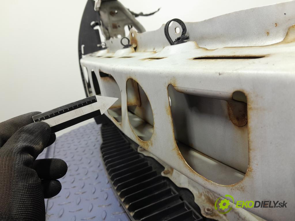 Toyota Yaris 2010 výztuha Čelní / stěna Přední 01