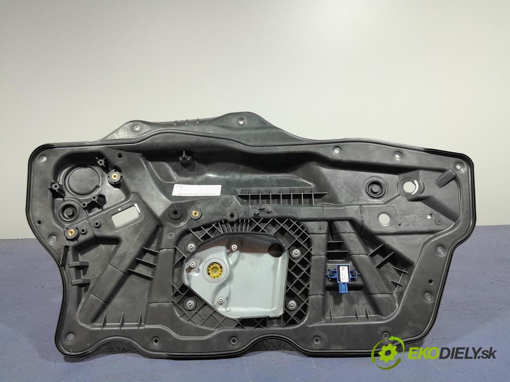 Vw Scirocco 2010 mechanismus stahování Sklenka: před v pravo: 1K8837402P