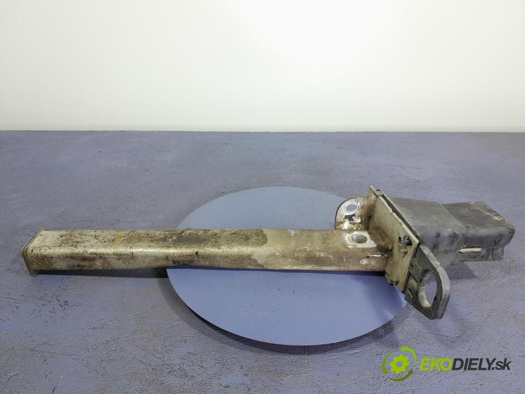 Peugeot 5008 2013 výztuha narazník před 9682791280