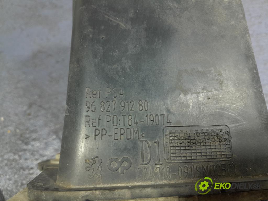 Peugeot 5008 2013 výztuha narazník před 9682791280