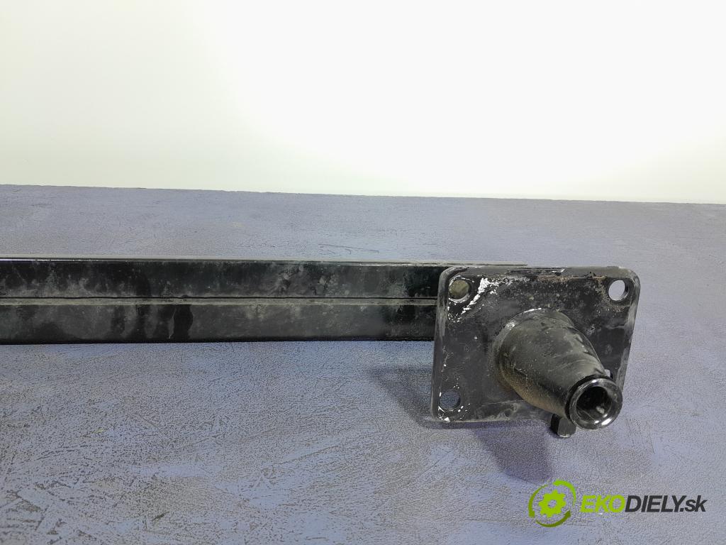 Peugeot 5008 2013 výztuha narazník před 01