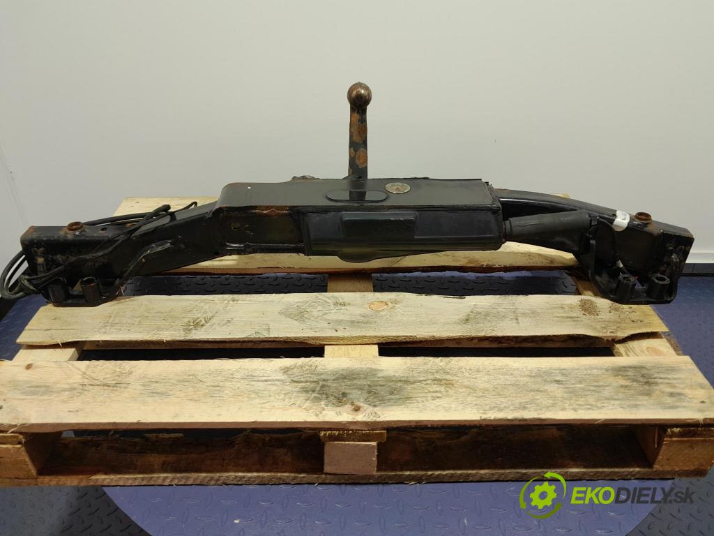 Audi Q7 2008 oko Do Přívěsy 4L0803921H
