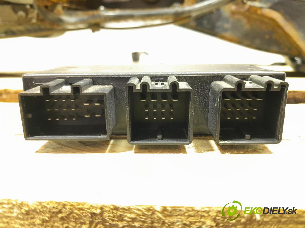 Audi Q7 2008 oko Do Přívěsy 4L0803921H