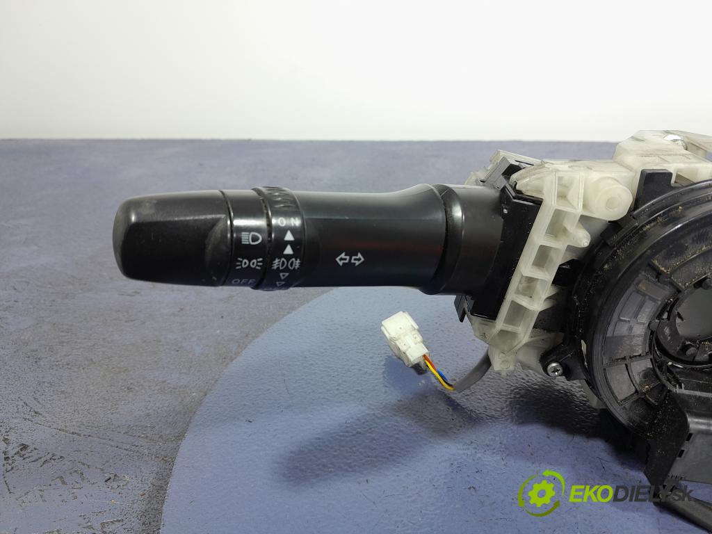 Mitsubishi L200 2006 prepínač Komplex: 8651A134