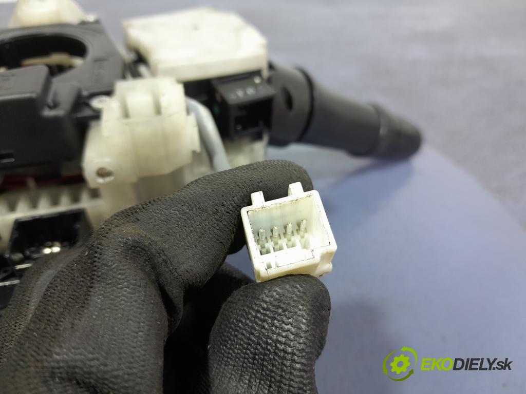 Mitsubishi L200 2006 prepínač Komplex: 8651A134