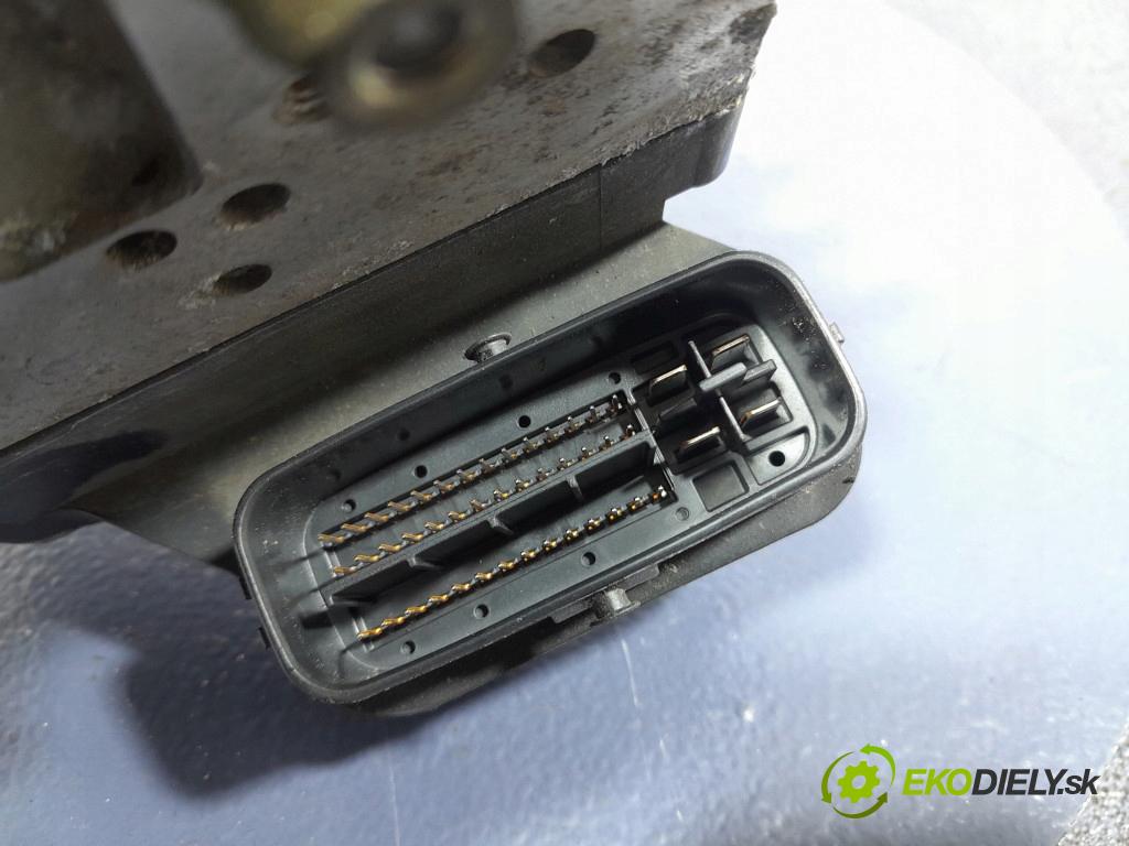 Mitsubishi L-200 2006 čerpadlo ABS x MN102452