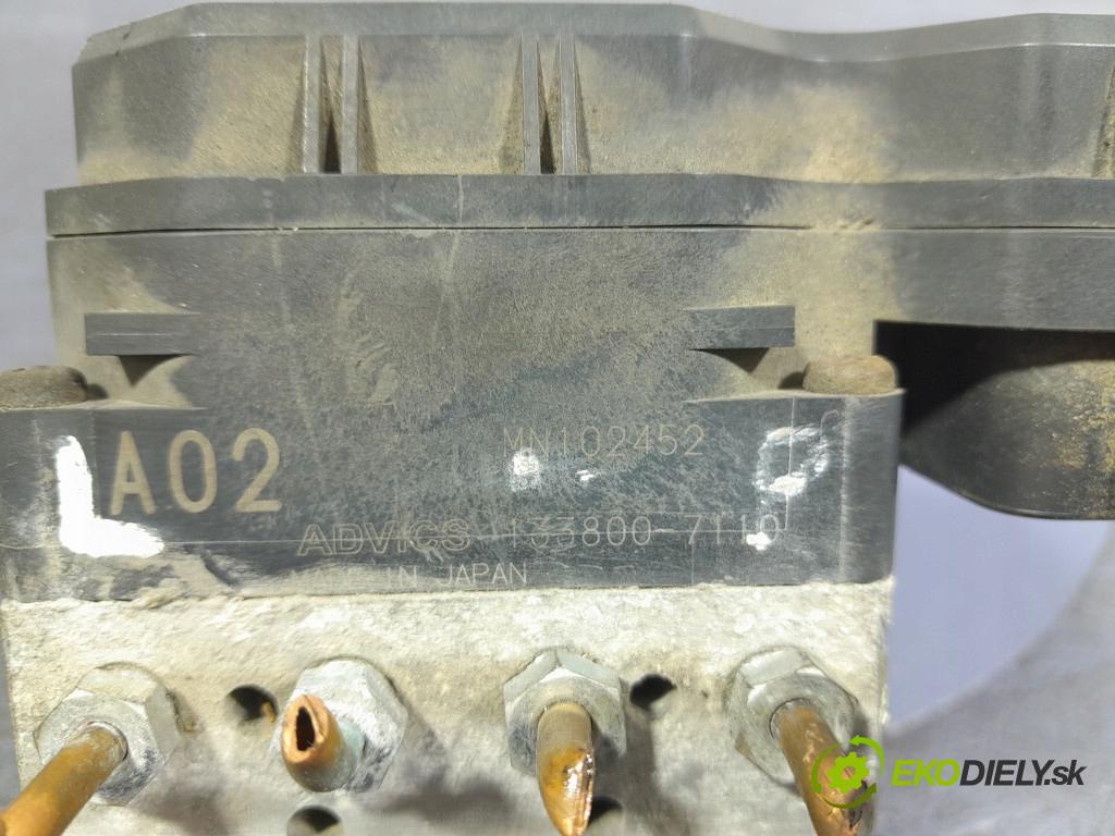 Mitsubishi L-200 2006 čerpadlo ABS x MN102452