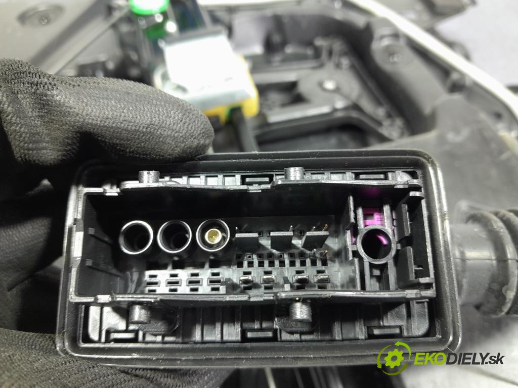Mercedes E-klasa 2019 mechanismus stahování Sklenka: před v pravo: A2137600100