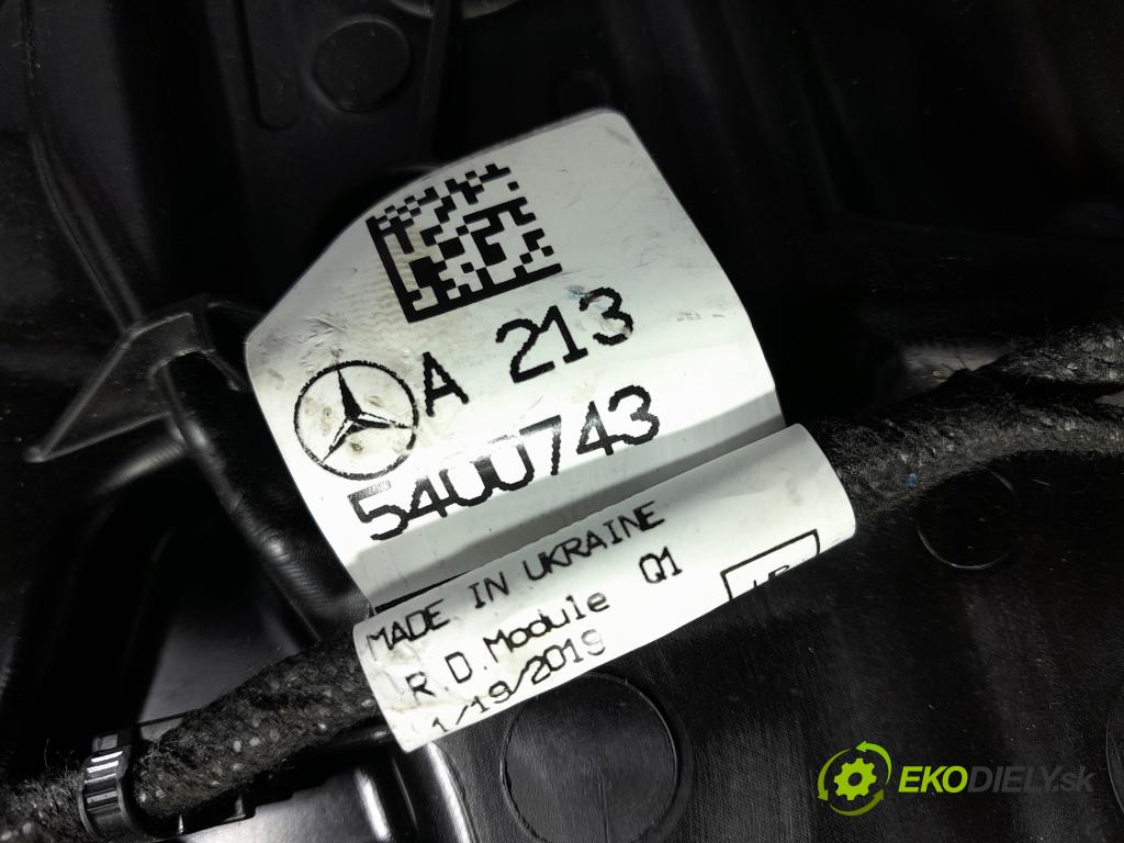 Mercedes E-klasa 2019 mechanismus stahování Sklenka: Zad: Levý: 01