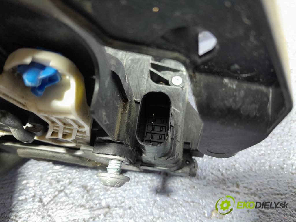 Mercedes E-klasa 2019 zámek dveře Zad: v pravo: A2220064099