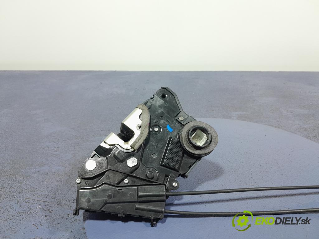 Toyota Prius 2007 zámek dveře před Levý: 01