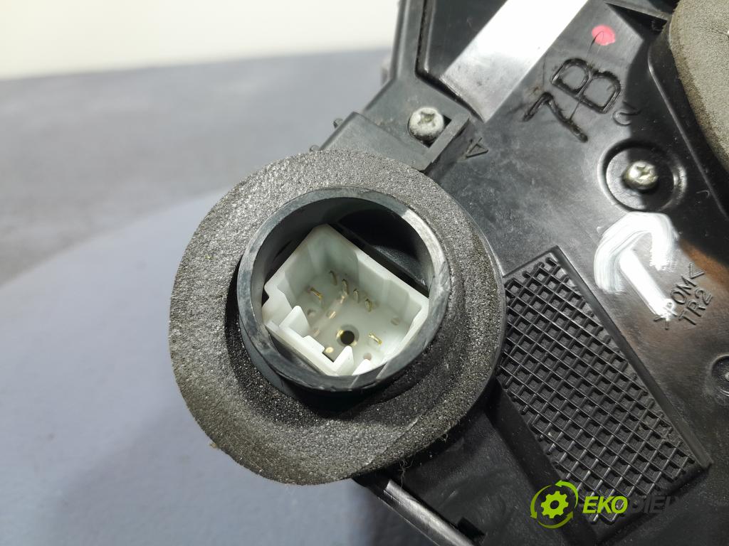 Toyota Prius 2007 zámek dveře před v pravo: 01