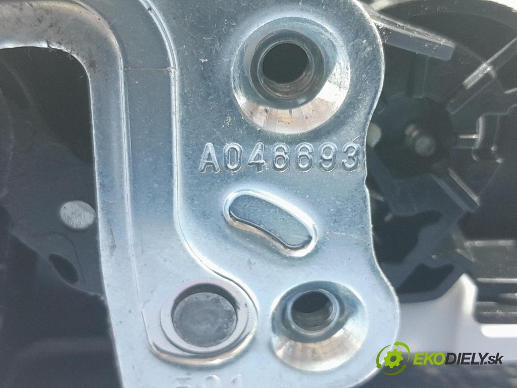 Toyota Camry 2019 zámek dveře před v pravo: 69030-53120