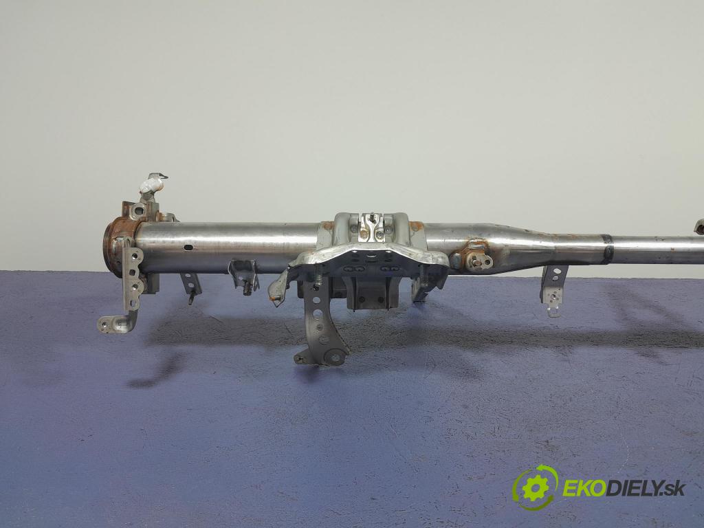 Toyota Camry 2019 kokpit,pristrojová doska 01