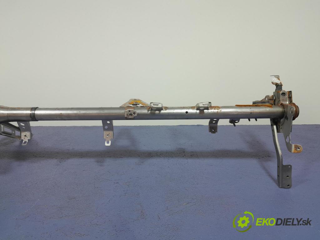 Toyota Camry 2019 kokpit,pristrojová doska 01