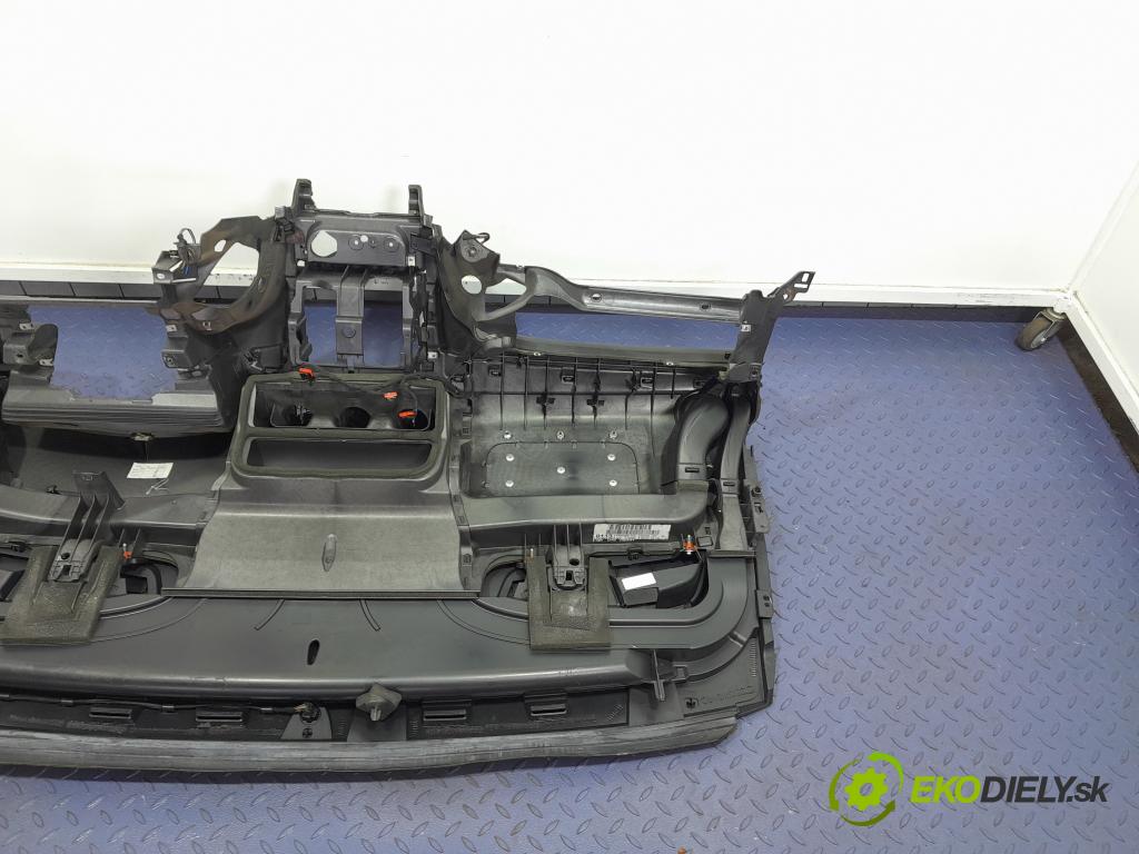 Ford Galaxy 2008 kokpit,pristrojová doska 01