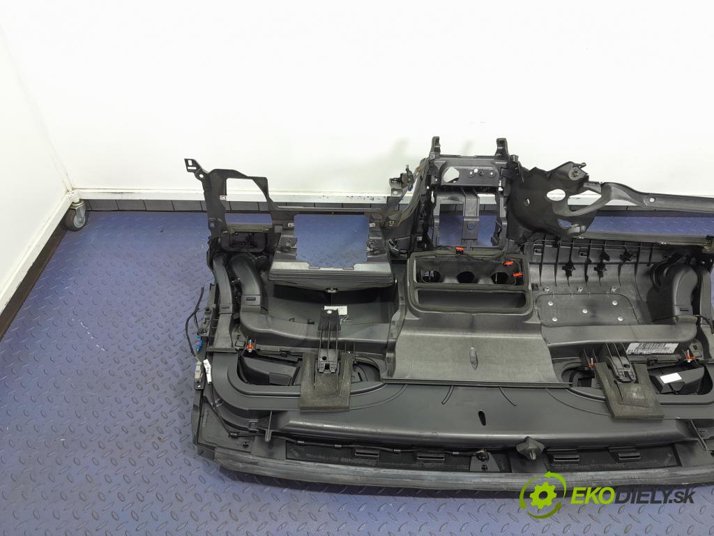 Ford Galaxy 2008 kokpit,pristrojová doska 01