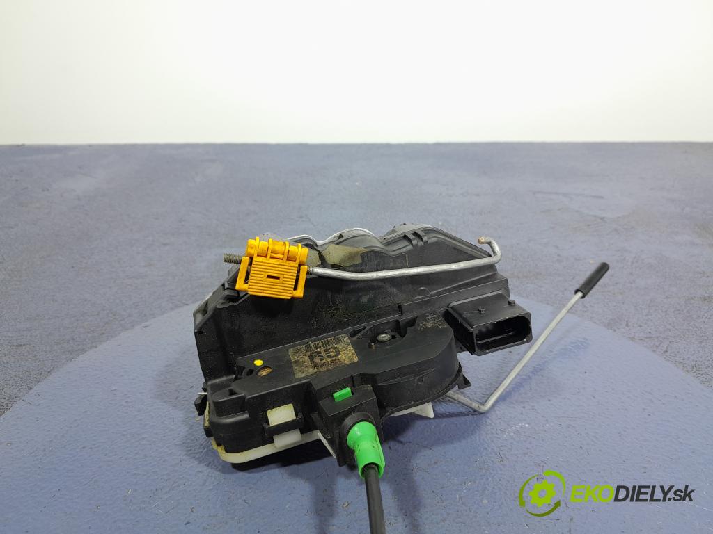 Opel Insignia 2012 zámek dveře Zad: v pravo: 01