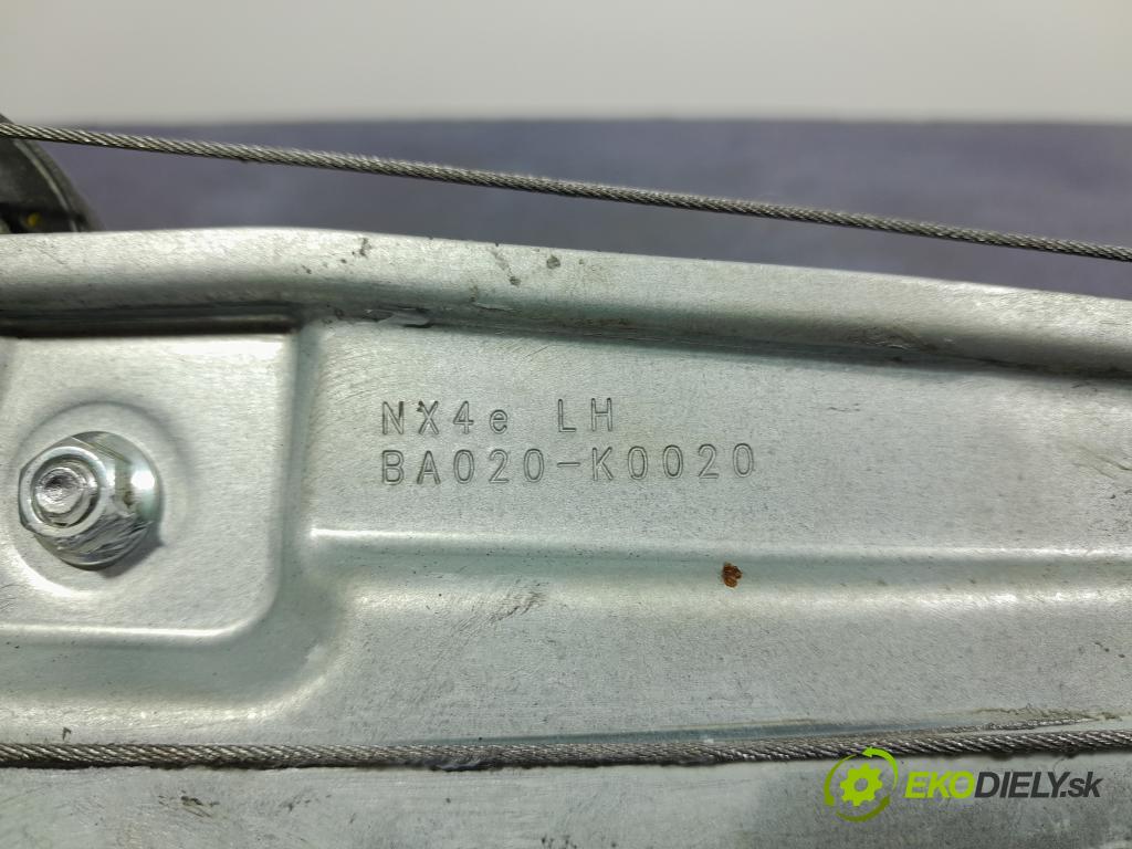 Hyundai Tucson 2021 mechanismus stahování Sklenka: Zad: Levý: 82450-N7010