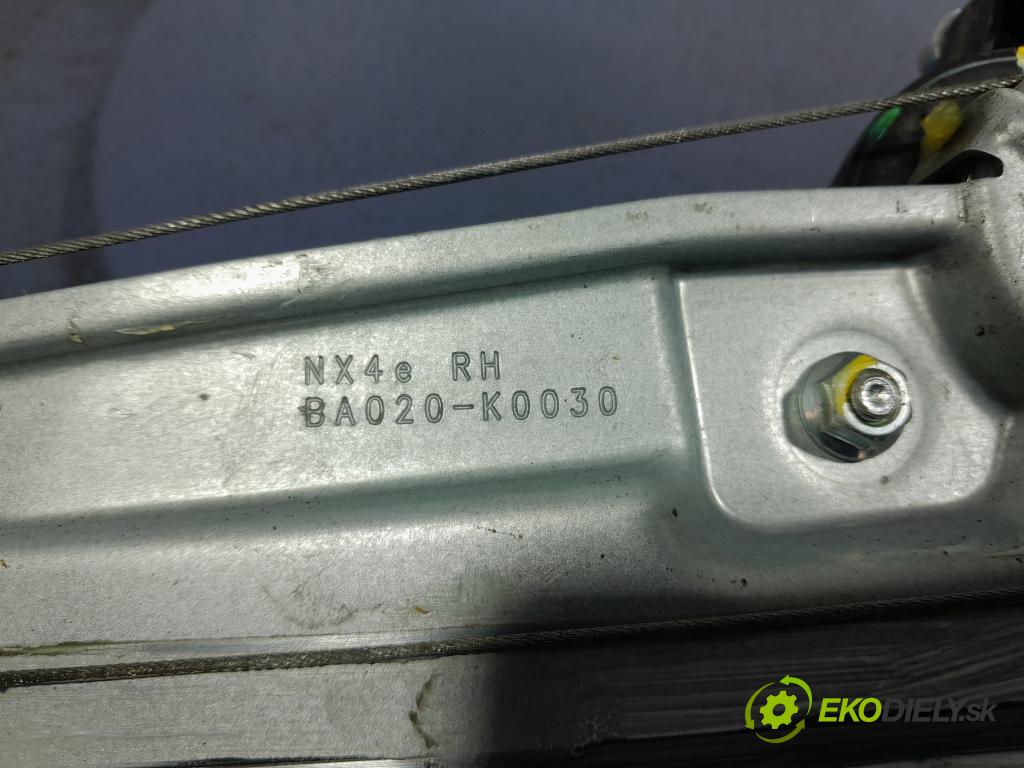 Hyundai Tucson 2021 mechanismus stahování Sklenka: před v pravo: BA020-K0030
