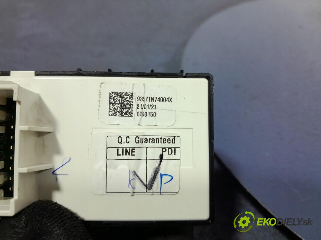 Hyundai Tucson 2021 prepínač Okná: 93571N7400