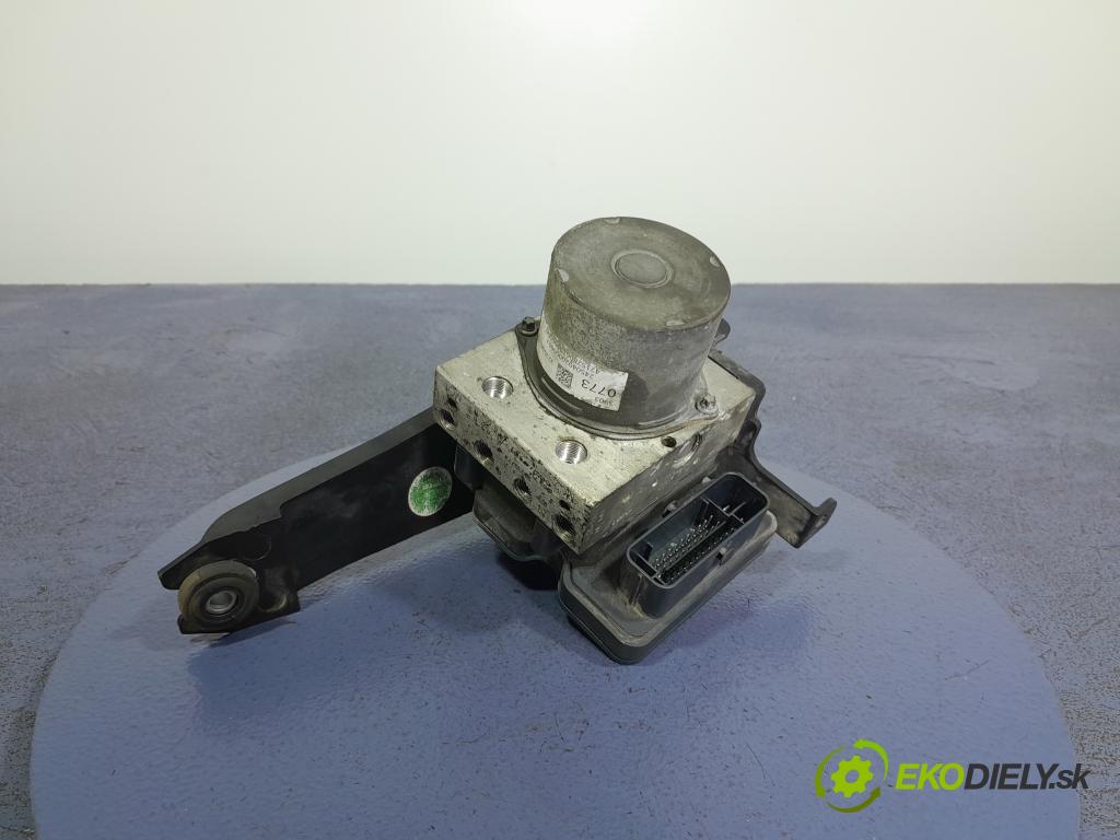 Opel Astra 2015 čerpadlo ABS x 39030773