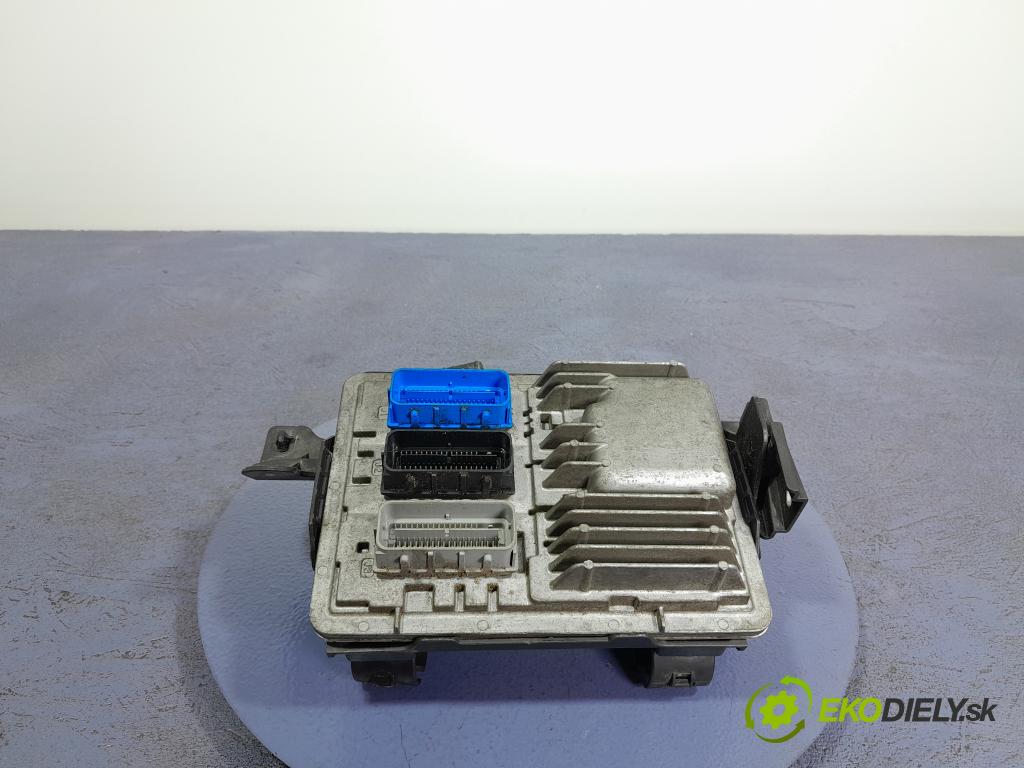 Opel Astra 2015 riadiaca jednotka Motor: 12673117