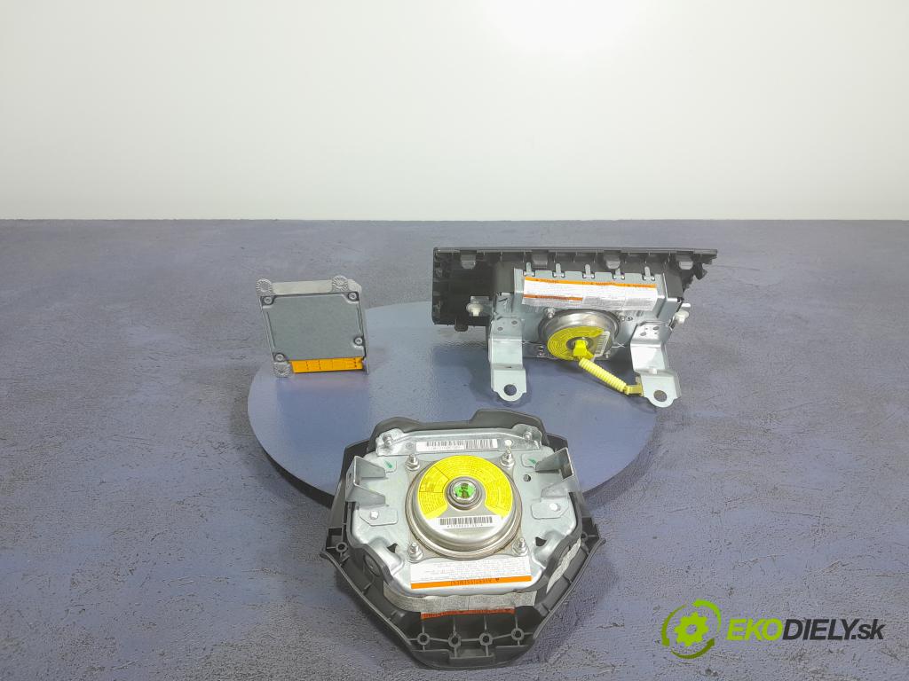 Suzuki Ignis 2006 kokpit,pristrojová doska 73910-86G11