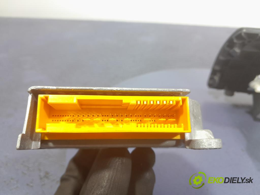 Suzuki Ignis 2006 kokpit,pristrojová doska 73910-86G11