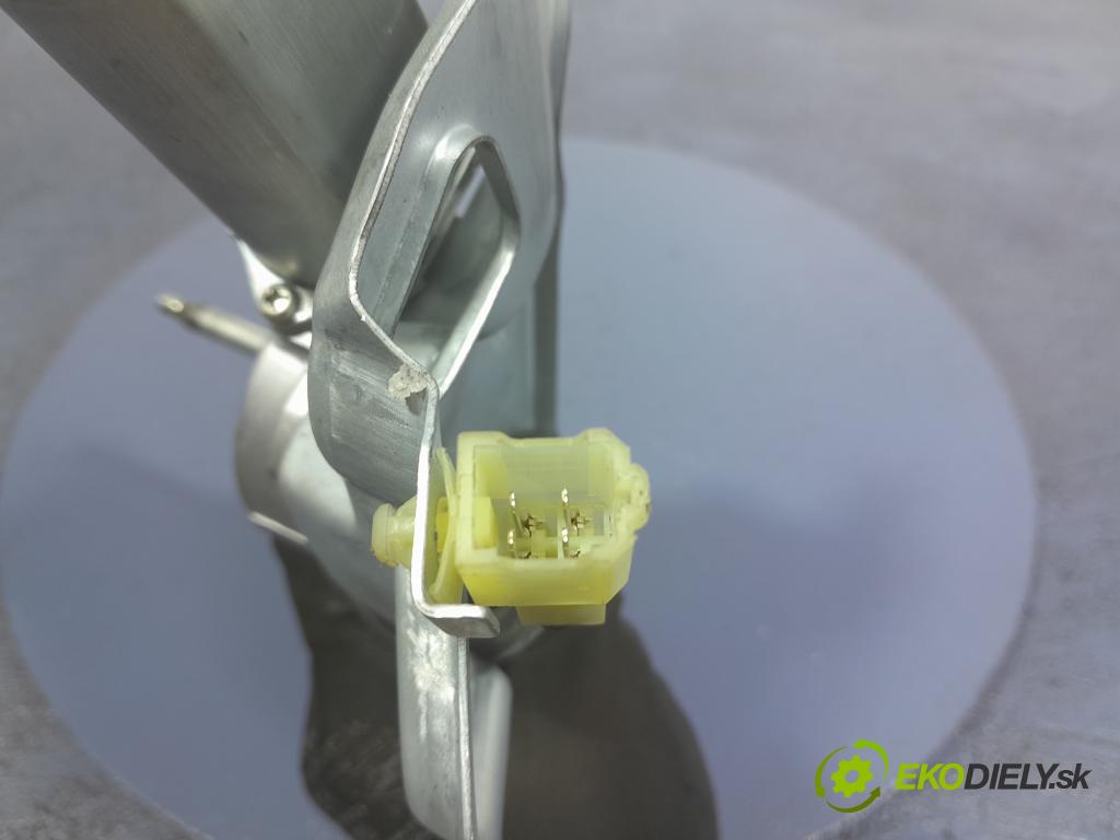 Suzuki Ignis 2006 motor: Stierače: zad 34355-581