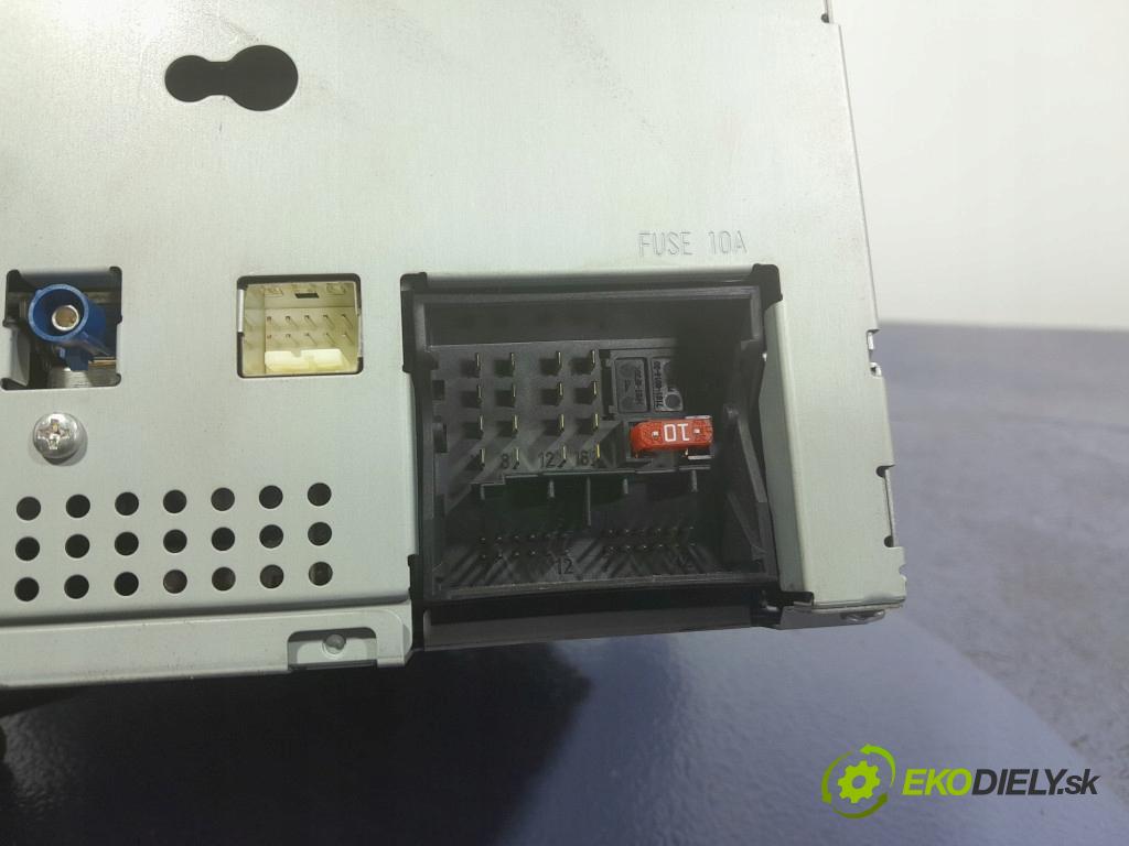 Mercedes C-klasa 2007 Radio I Navigácia: A2048704490