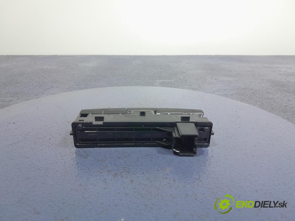 Opel Astra 2016 Přepínač Světel: Nouzový 13285122