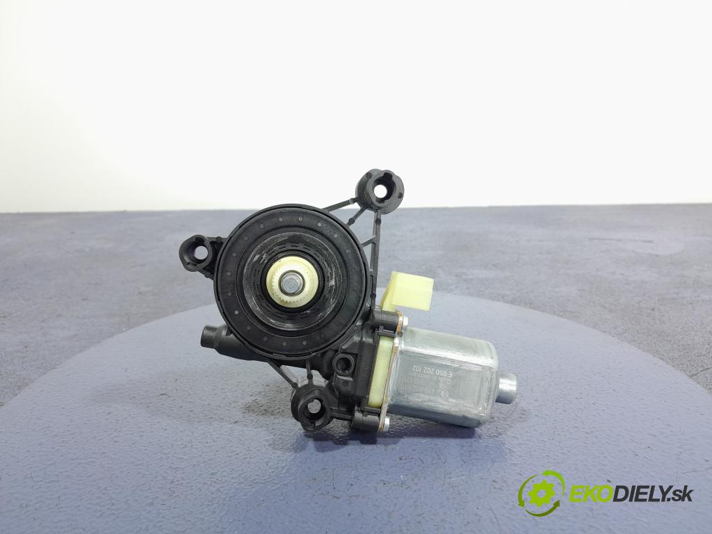 Skoda Octavia 2020 mechanismus stahování Sklenka: před v pravo: E850202102