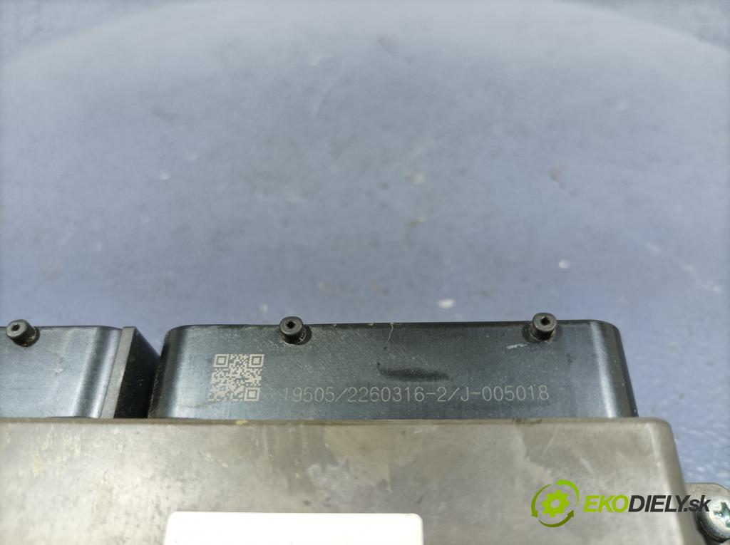 Volvo Xc60 2020 riadiaca jednotka Motor: 31459512