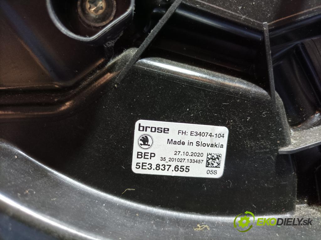 Skoda Octavia 2020 mechanismus stahování Sklenka: před v pravo: 5E3837655