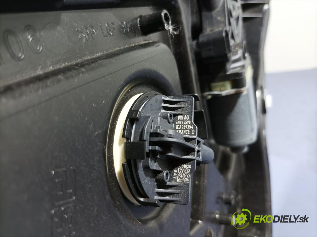 Skoda Octavia 2020 mechanismus stahování Sklenka: před v pravo: 5E3837655