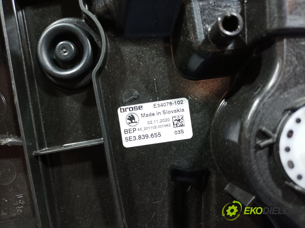 Skoda Octavia 2020 mechanismus stahování Sklenka: Zad: Levý: 5E3839655