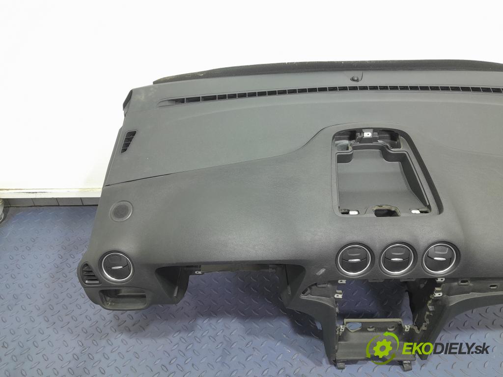 Ford S-max 2013 kokpit,pristrojová doska 01