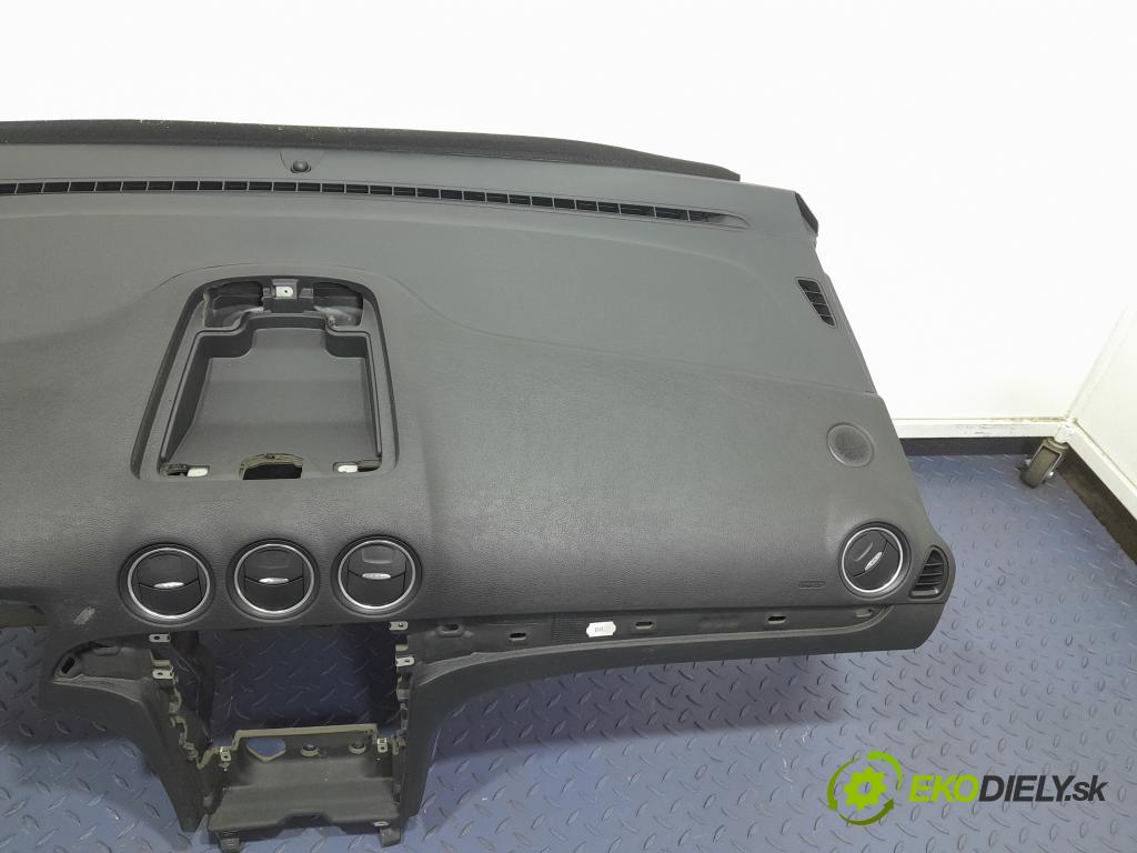 Ford S-max 2013 kokpit,pristrojová doska 01