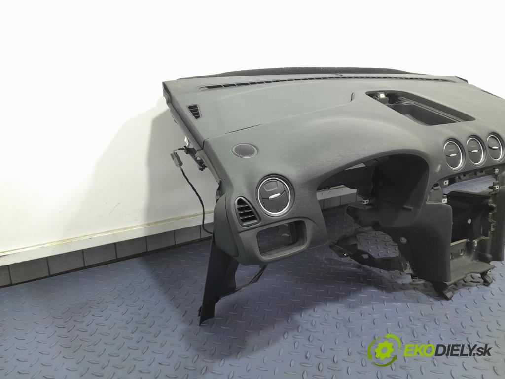 Ford S-max 2013 kokpit,pristrojová doska 01
