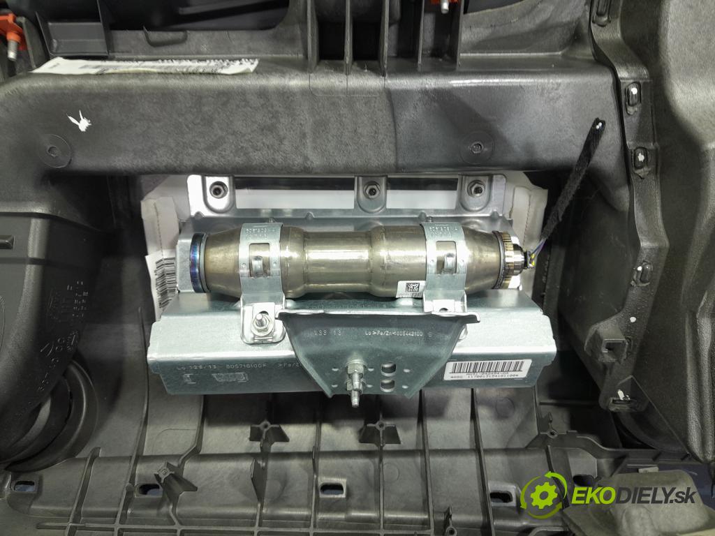 Ford S-max 2013 kokpit,pristrojová doska 01