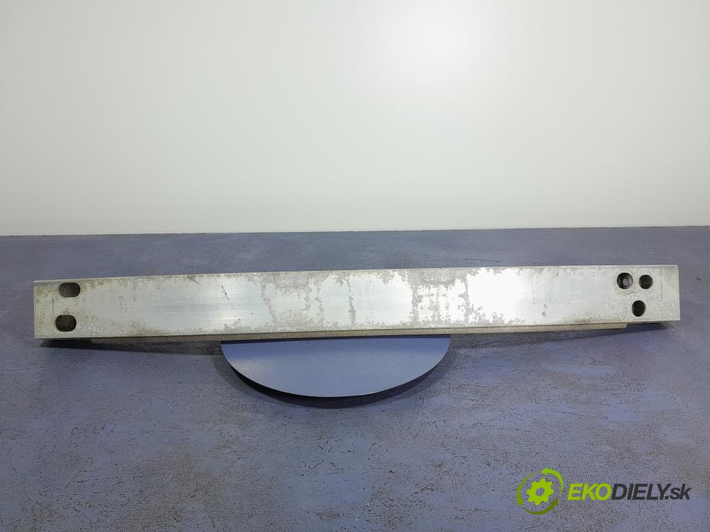 Toyota Prius 2009 výztuha narazník před 01