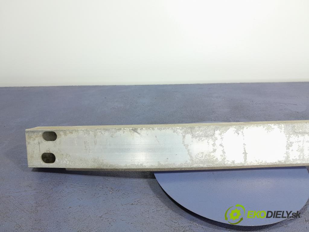 Toyota Prius 2009 výztuha narazník před 01