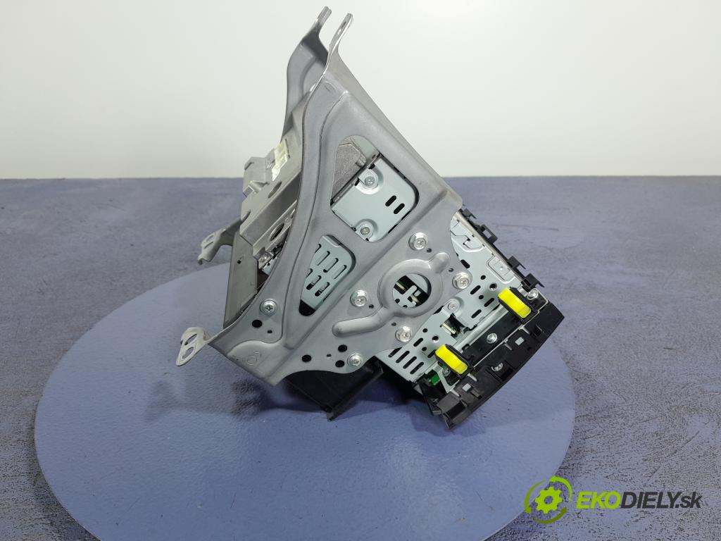 Toyota Prius 2009 Radio I Navigácia: 86120-47221