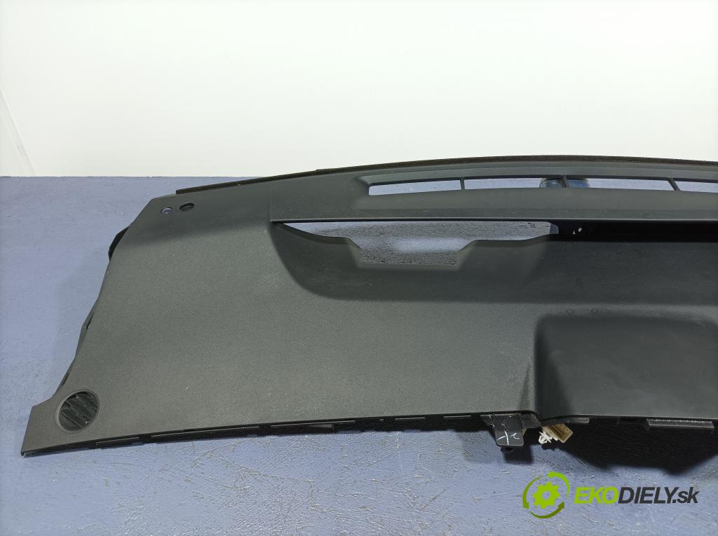 Toyota Prius 2009 kokpit,pristrojová doska 01