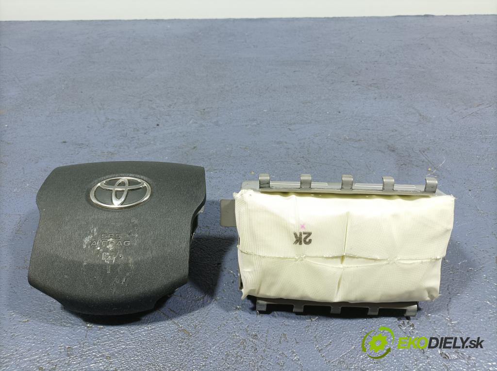 Toyota Prius 2009 kokpit,pristrojová doska 01