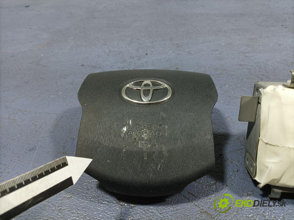 Toyota Prius 2009 kokpit,pristrojová doska 01