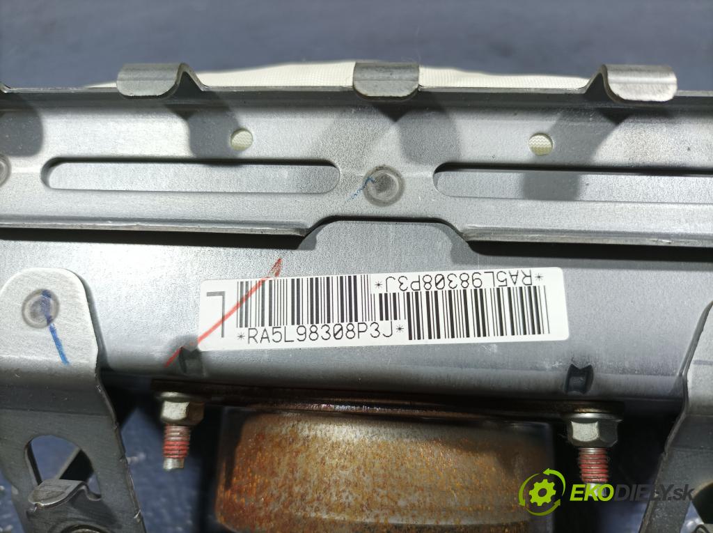 Toyota Prius 2009 kokpit,pristrojová doska 01